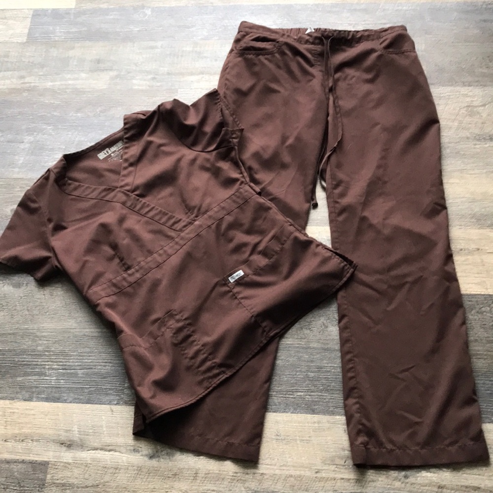 Women’s scrub top and bottom